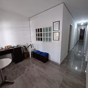  Pensión Family House Cn Colombia